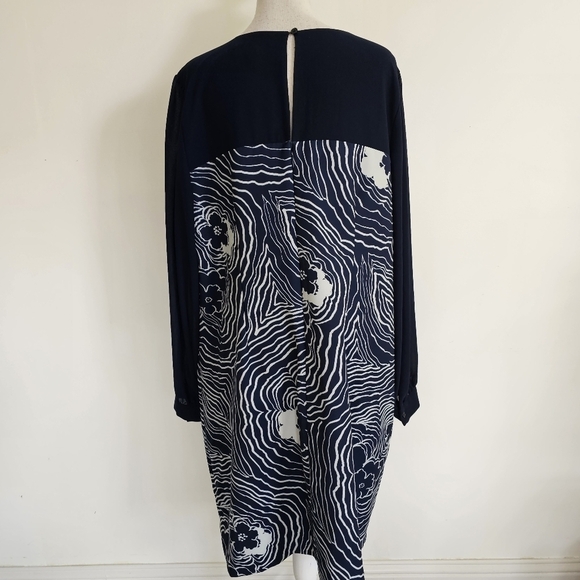 LAST CHANCE - Eloquii Navy Long Sleeved Abstract Floral Dress - Picture 5 of 9